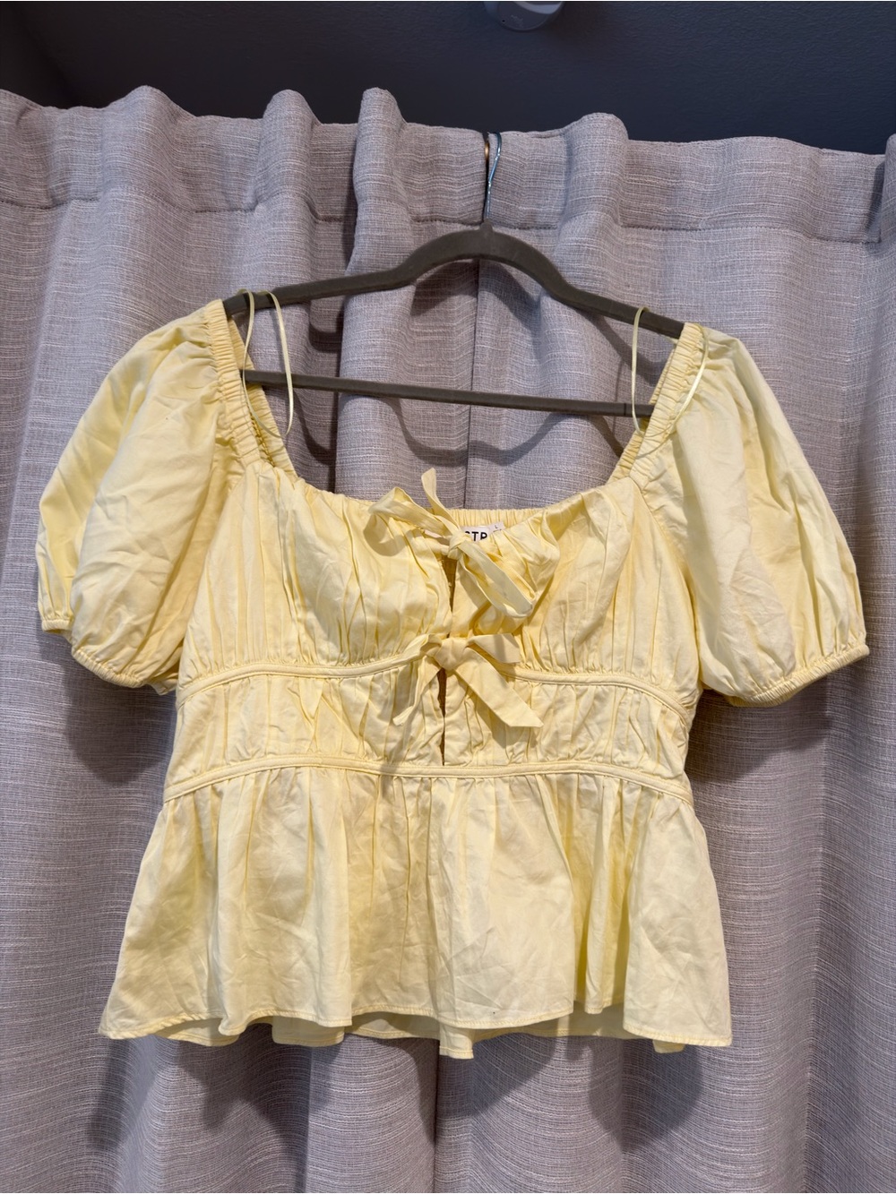 Astr Yellow Tie-Front Peplum Puff Sleeve Blouse